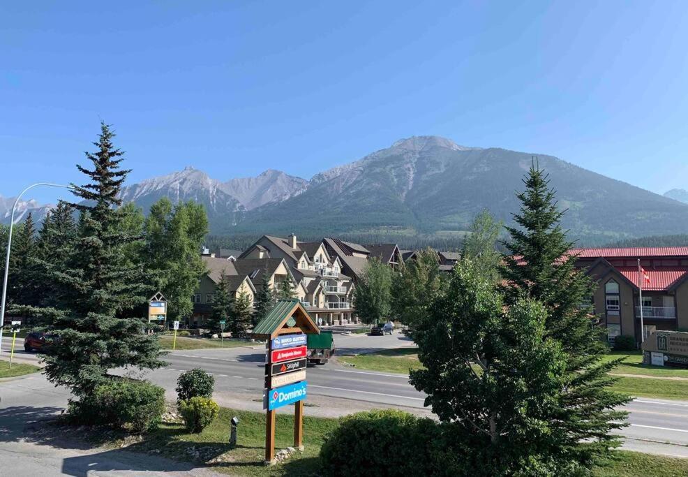 Mountain Modern Hideaway Canmore Exterior foto